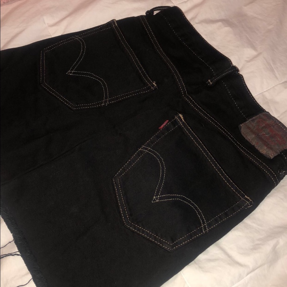 Black Levi’s skirt
